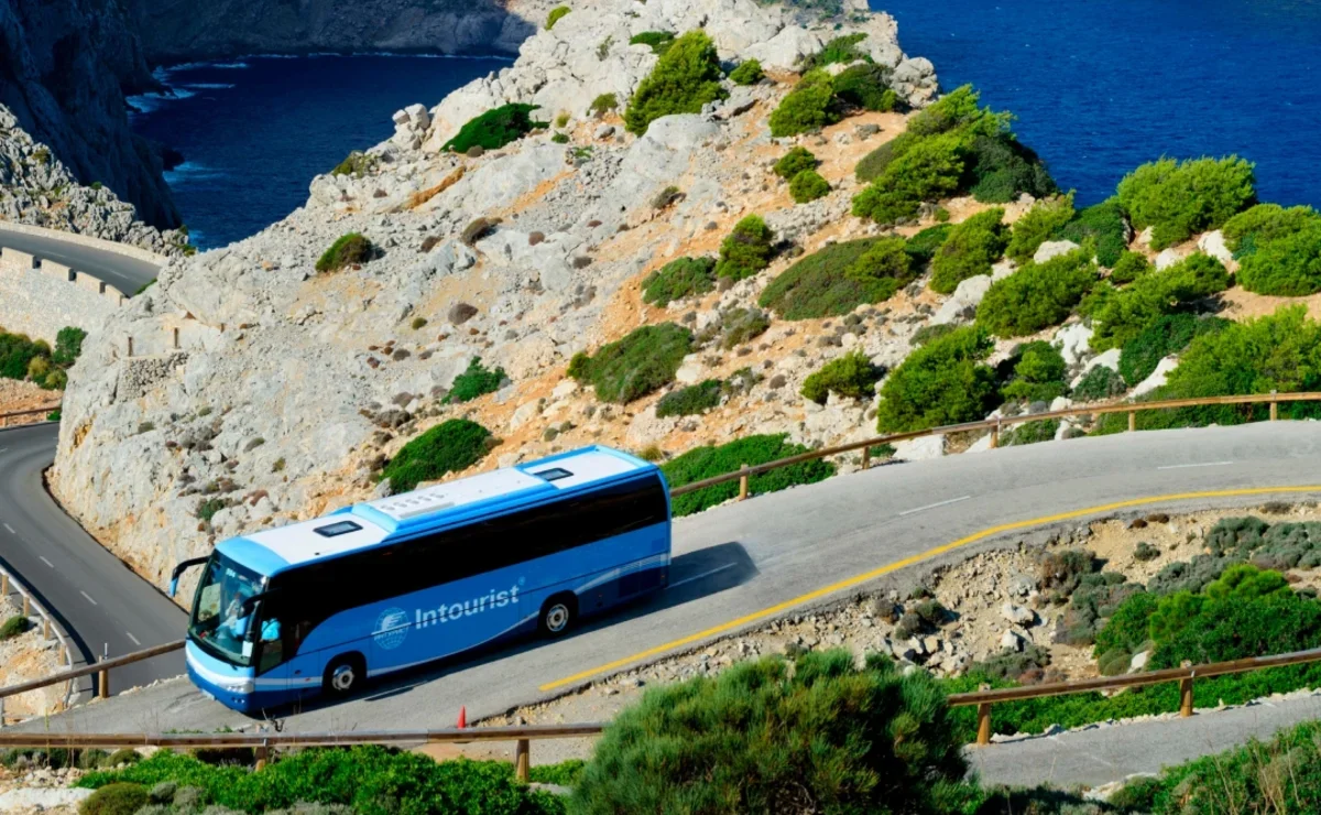 Автобусные туры из набережных. Автобусы Интурист Турция. Автобус для путешествий. Автобусный тур на черное море. Автобус на море.