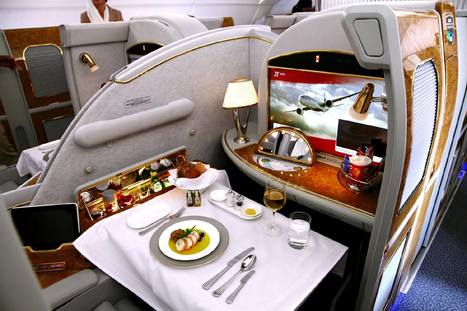 Самолет a380 Emirates Business class
