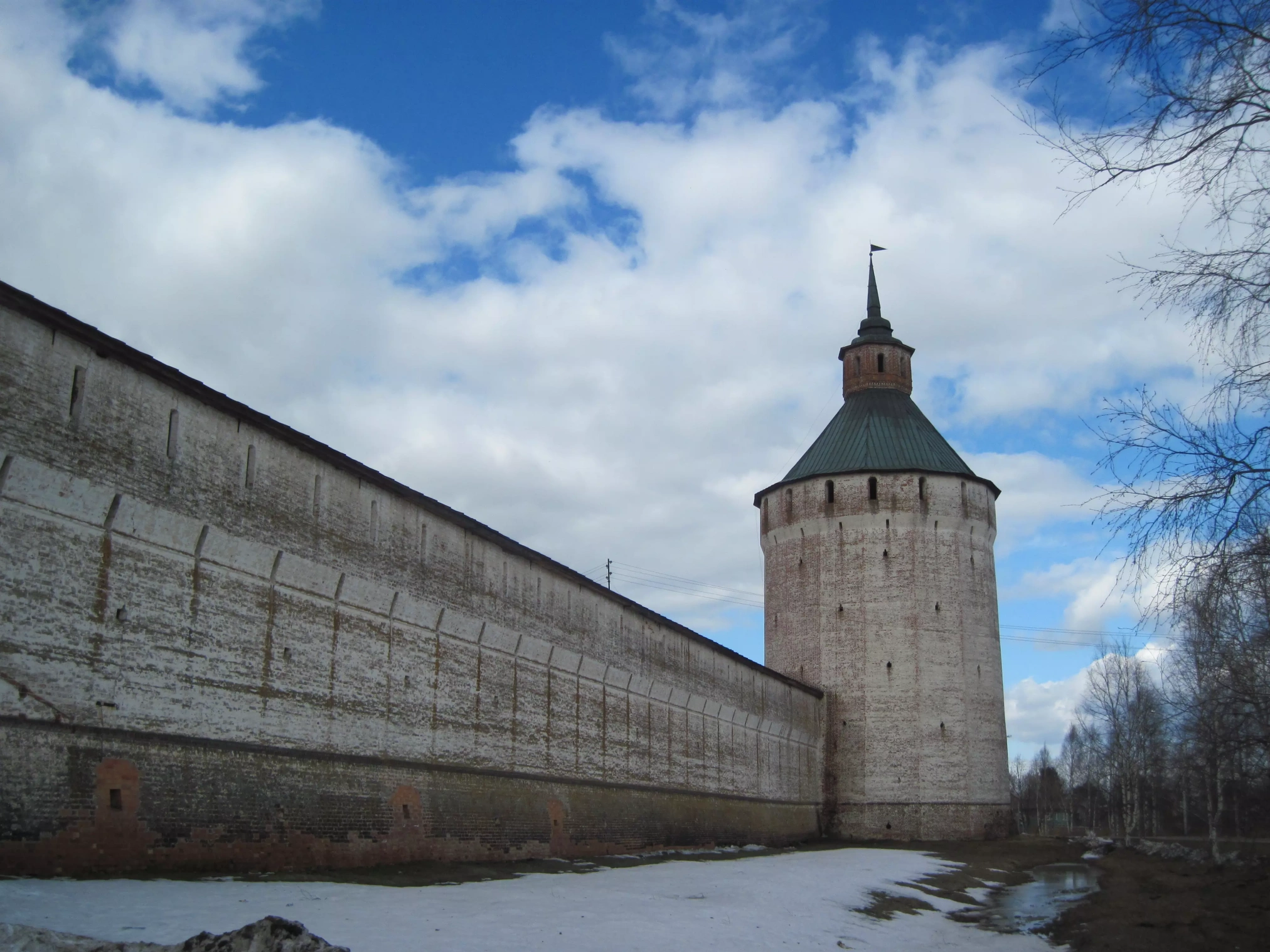 Крепостная стена и башня