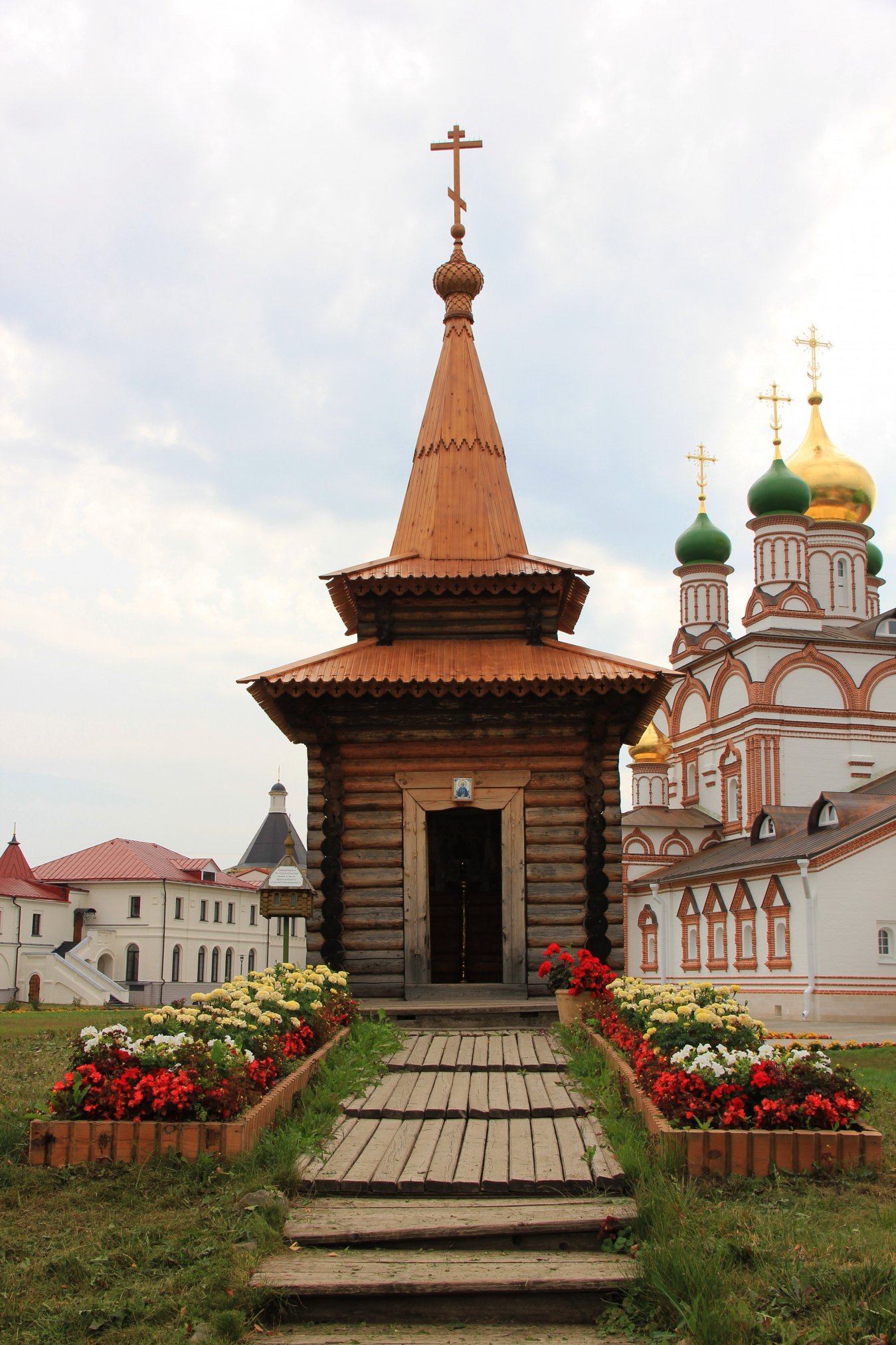 В Варницком монастыре в Ростовской области 