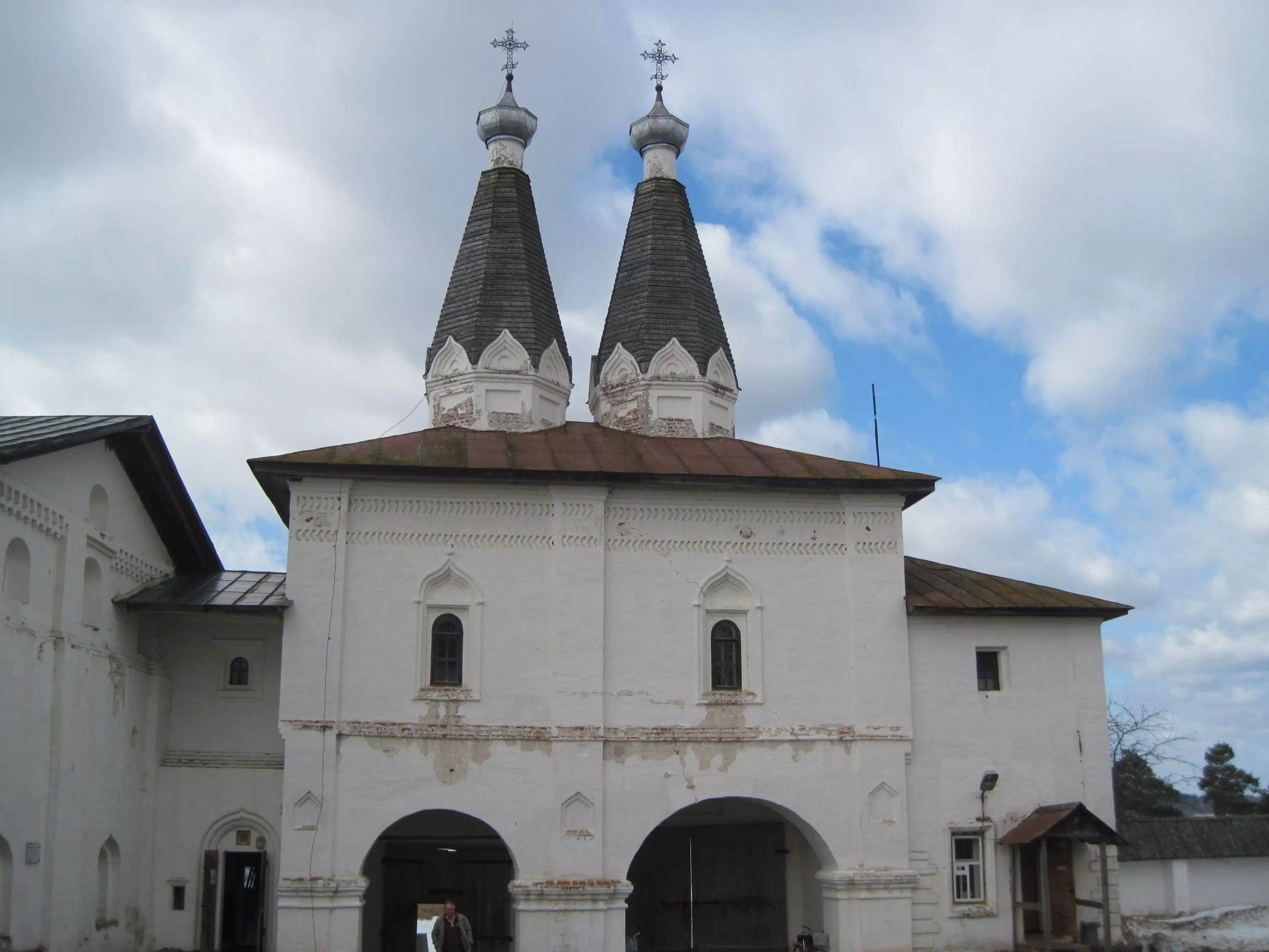 Церкви Богоявления Господня и преподобного Ферапонта над Святыми воротами 
